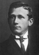 Fr. Tomášek, student Slovanského gymnázia v Olomouci, kde maturoval v roce 1917.