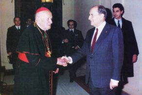 Návštěva francouzského prezidenta F. Mitteranda u kardinála Tomáška v Praze 9. 12. 1989.